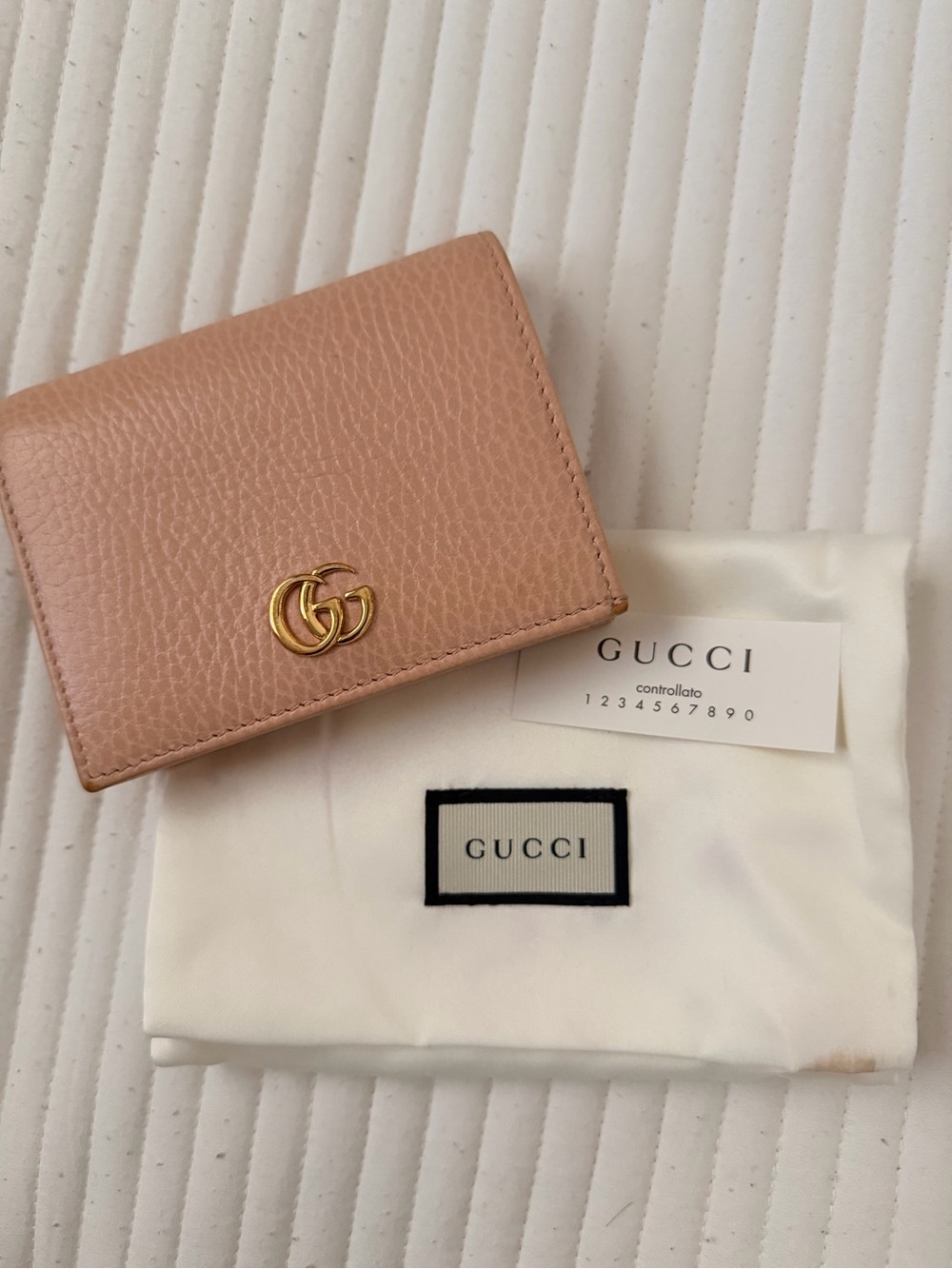 AUTHENTIC GUCCI DOUBLE G LOGO COMPACT WALLET - Picture 4 of 11